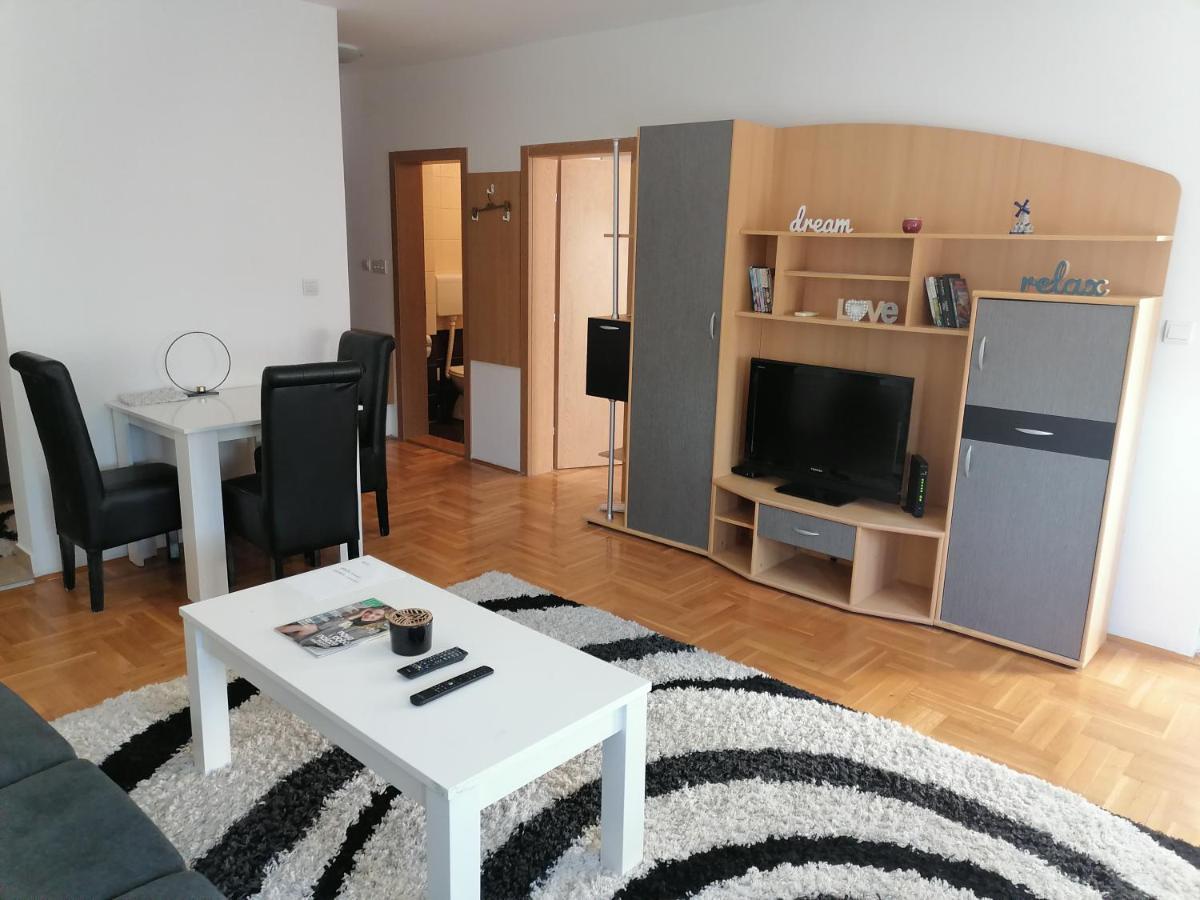 Ferienwohnung Centar S Ni Exterior foto