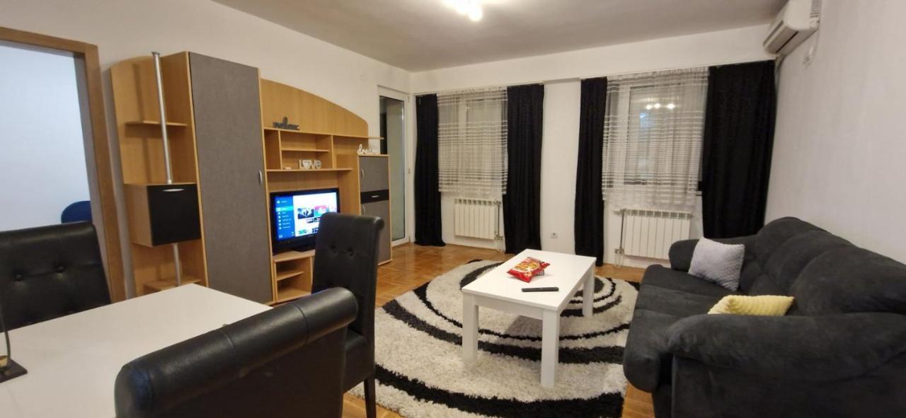 Ferienwohnung Centar S Ni Exterior foto
